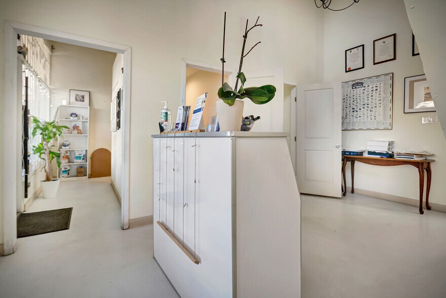 More Photos Of 11915 Inglewood Ave, Hawthorne Medical For Sale