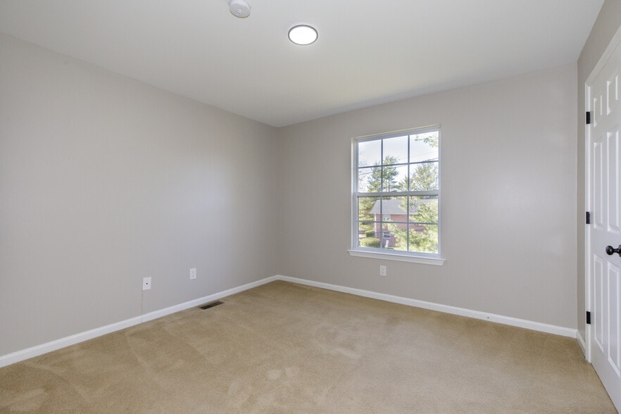 More Photos Of 133 Aberdeen Rd, Matawan Apartments For Sale