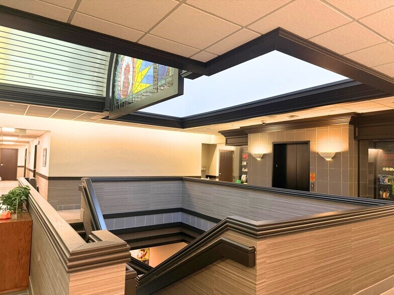 More Photos Of 3801 E Sunshine St, Springfield Office For Sale