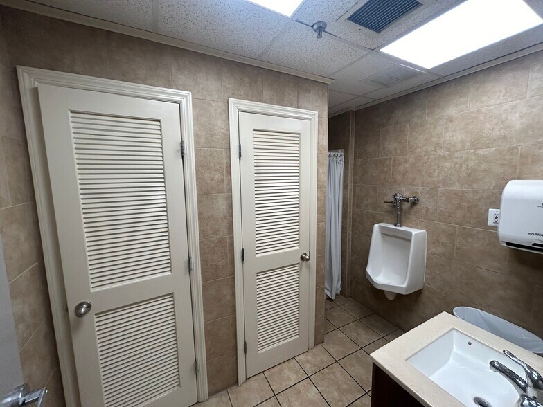 More Photos Of 89 E Jericho Tpke, Mineola Office For Sale