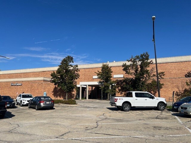 More Photos Of 100 Lincoln Sq, Urbana Unknown For Lease