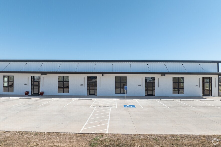 More Photos Of 4295-4313 Burl Harris, Abilene Light Distribution For Sale