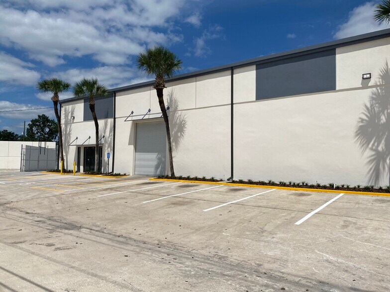 More Photos Of 1301 S Orange Blossom Trl, Orlando Warehouse For Lease