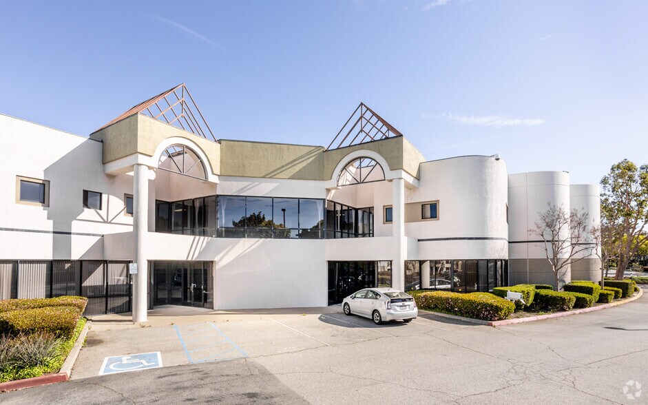 Primary Photo Of 1773 Wright Ave, La Verne Light Distribution For Lease