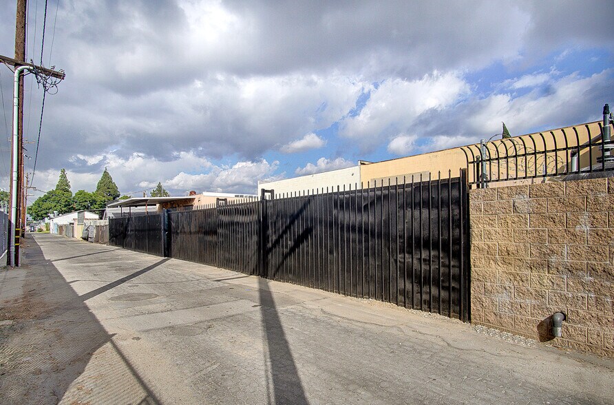 More Photos Of 15539 Vermont Ave, Paramount Manufacturing For Lease