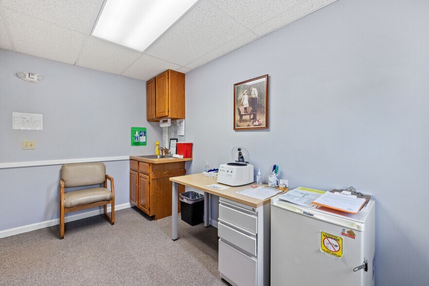 More Photos Of 214 Lake St, Bristol Office For Sale