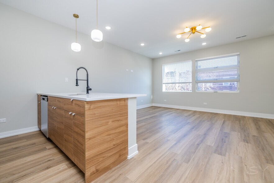 More Photos Of 6220 S King Dr, Chicago Multifamily For Sale