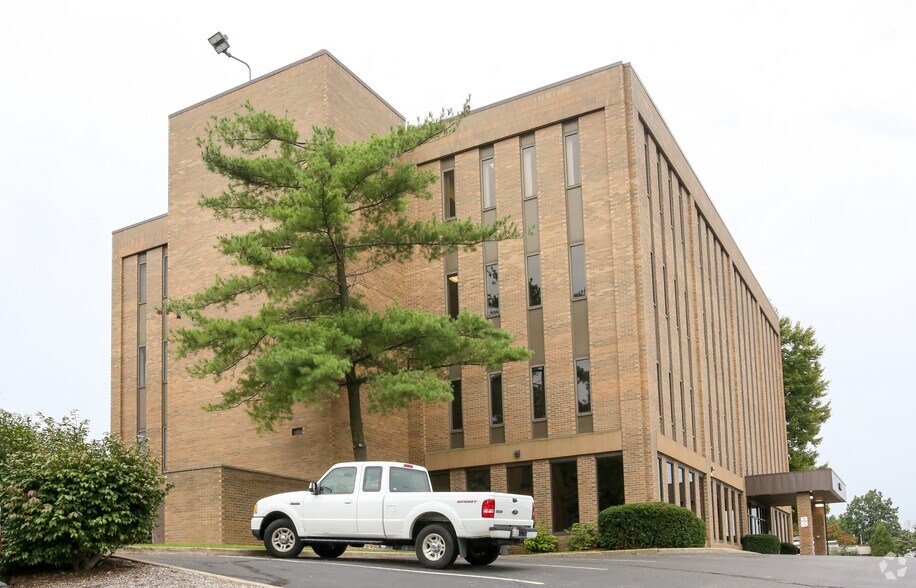 More Photos Of 411 Wolf Ledges Pky, Akron Unknown For Lease