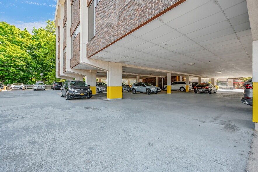 More Photos Of 107 Northern Blvd, Great Neck Medical For Sale
