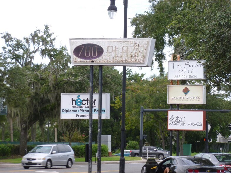 More Photos Of 702 W University Ave, Gainesville Unknown For Lease