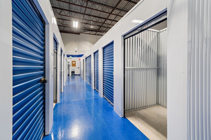 More Photos Of 403-409 Rue Saint-Roch, Montréal Warehouse For Lease