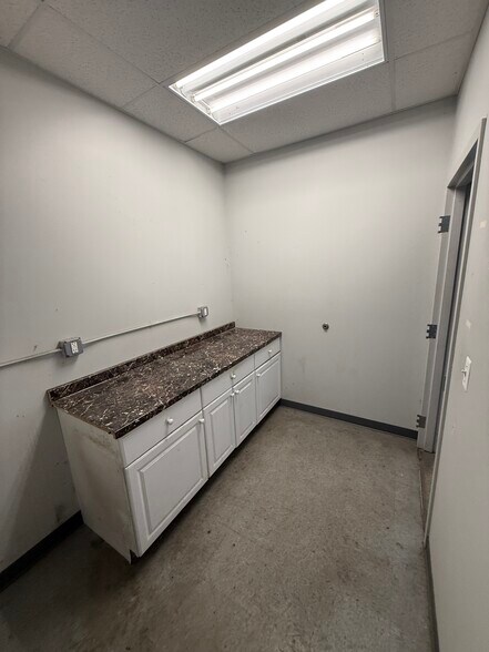More Photos Of 1821 N Perry St, Pontiac Unknown For Lease