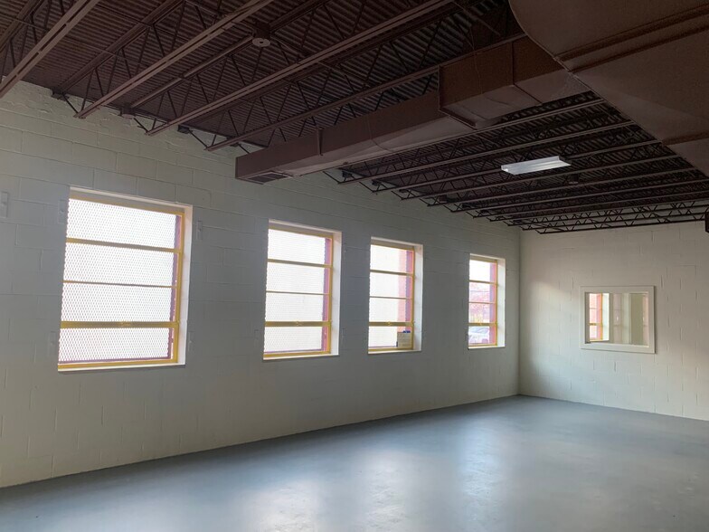 More Photos Of 5810-5814 Seminary Rd, Alexandria Freestanding For Lease
