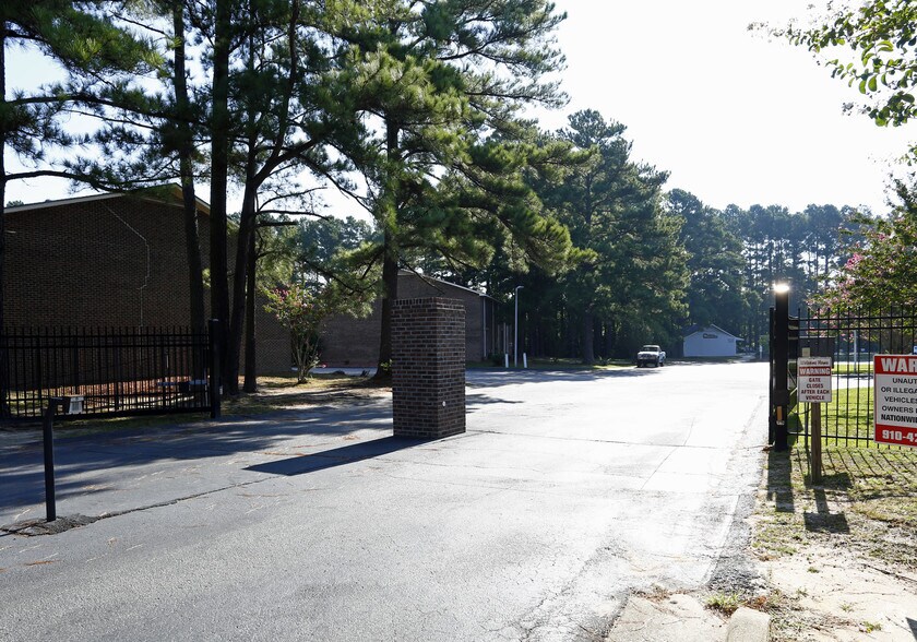 More Photos Of 6535 Summertime Apartments, 6535 Jeffrey Dr, Fayetteville Apartments For Sale