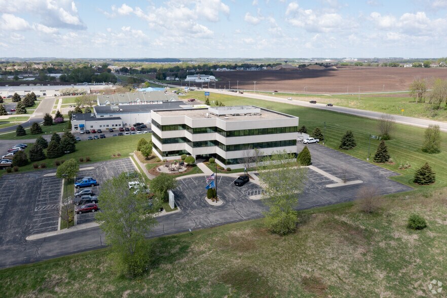 More Photos Of 251 Progress Way, Waunakee Office For Lease