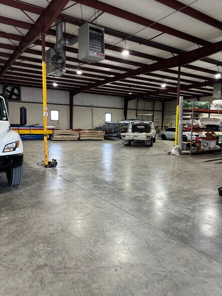 More Photos Of 2403 Kline Ave, Nashville Warehouse For Lease
