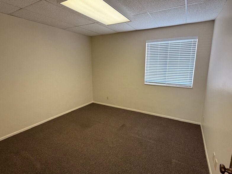 More Photos Of 1950 Courtney Dr, Fort Myers Office For Lease