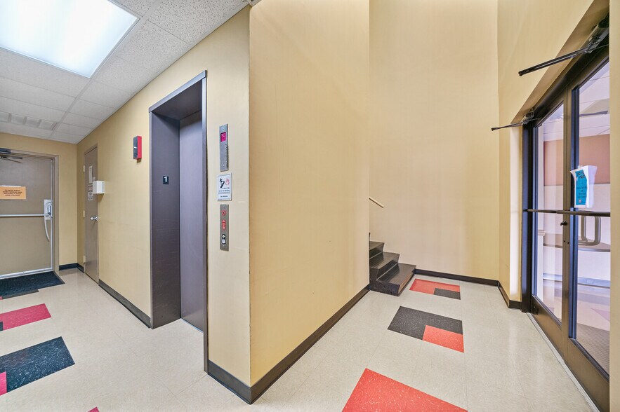 More Photos Of 1221 S Willow Ave, Cookeville Office For Sale