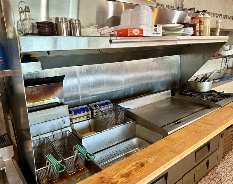 More Photos Of 14693 E 8 Mile Rd, Warren Fast Food For Sale
