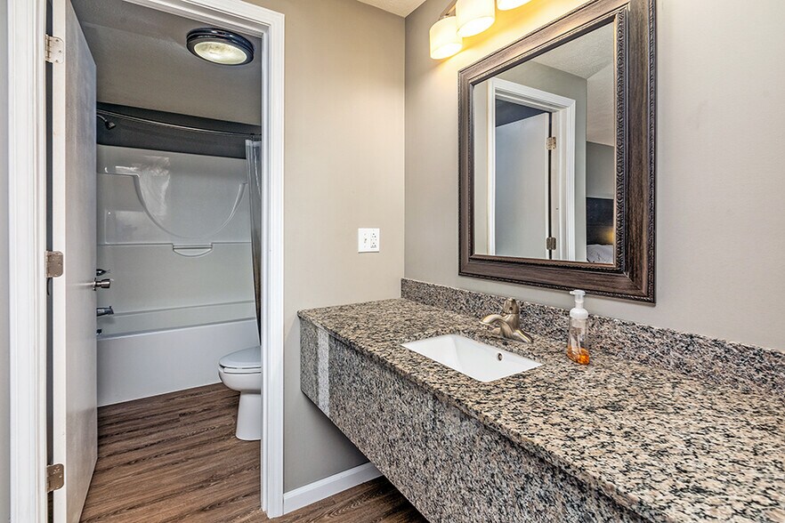 More Photos Of 18967 N US Highway 51, Elkville Mixed Retail For Sale