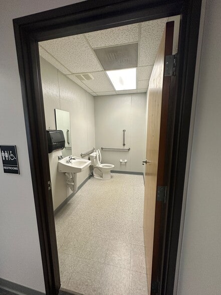 More Photos Of 2 Highway 27, Edison Medical For Sale
