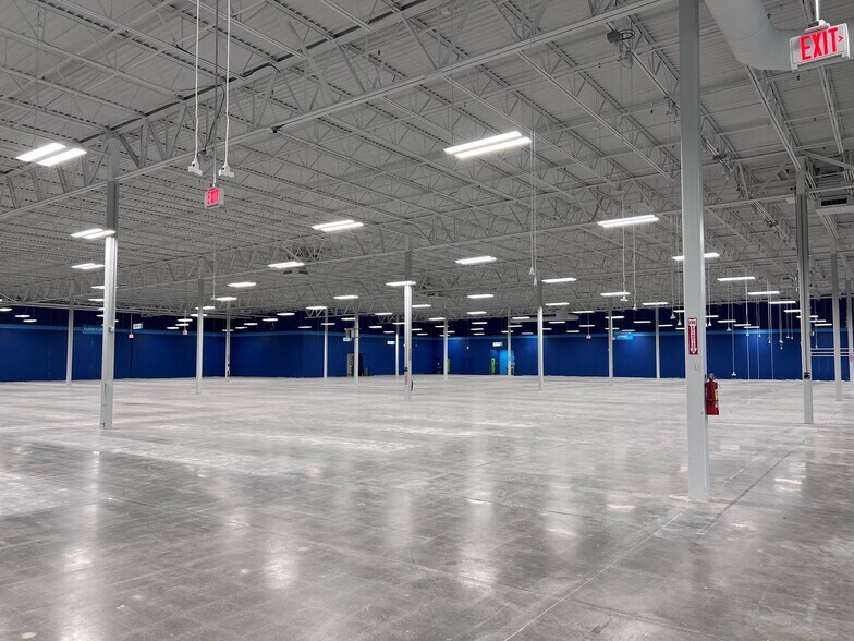More Photos Of 571 Boston Tpke, Shrewsbury Storefront For Lease