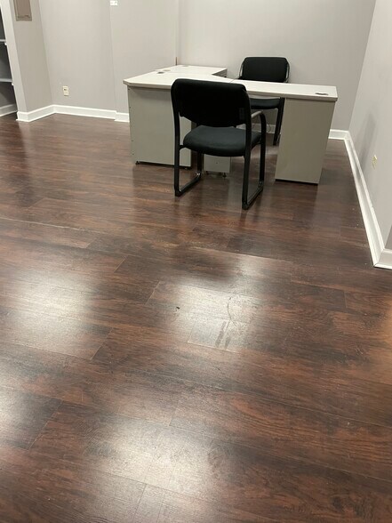 More Photos Of 1881 Commerce Dr, Elk Grove Village Office For Sale