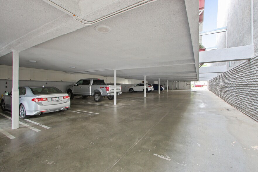 More Photos Of 3017 Santa Monica Blvd, Santa Monica Office For Sale