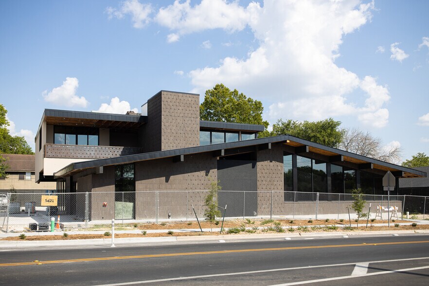 More Photos Of 5621 Emerald Forest Dr, Austin Restaurant For Lease