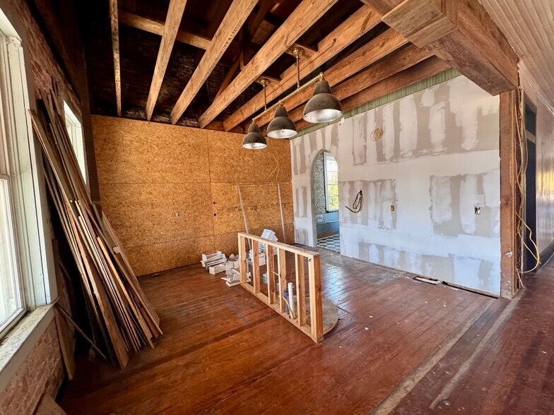 More Photos Of 2720 Cleveland St, Elloree Storefront Retail Residential For Sale
