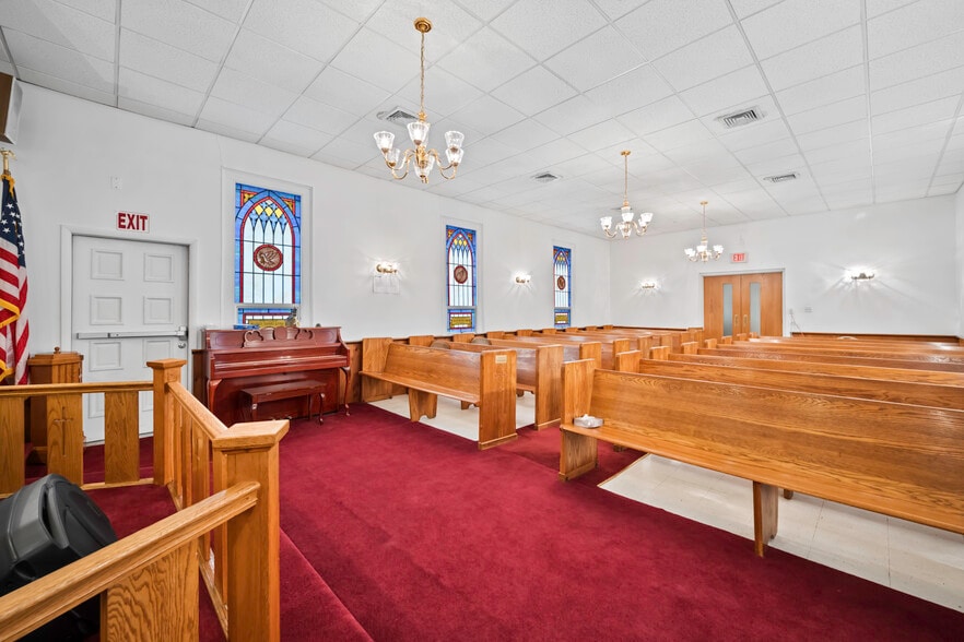 More Photos Of 109 Roslyn Rd, Roslyn Heights Religious Facility For Lease