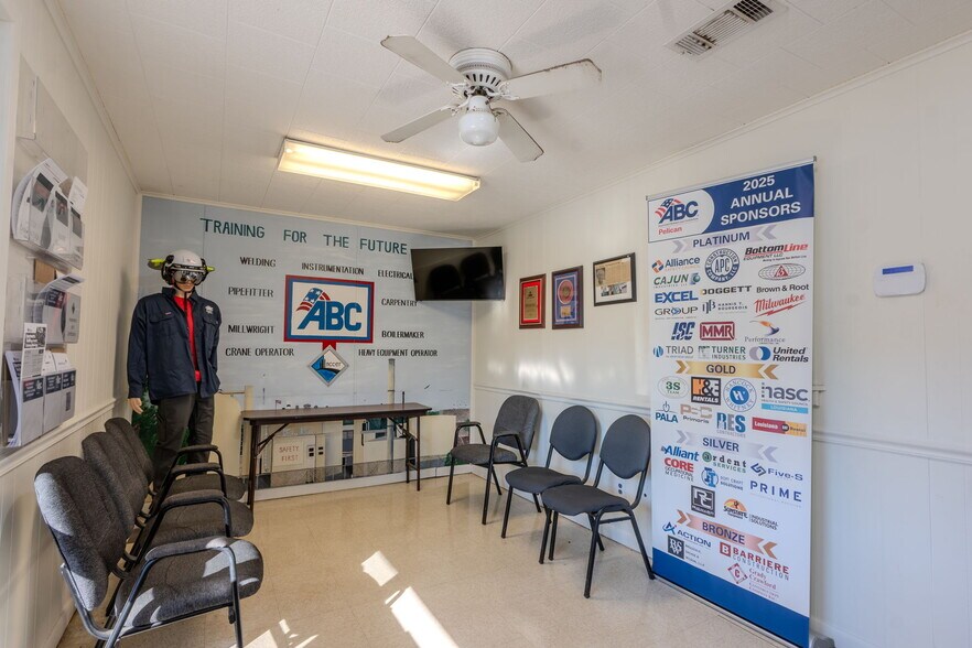 More Photos Of 222 Walcot Rd, Westlake Warehouse For Sale