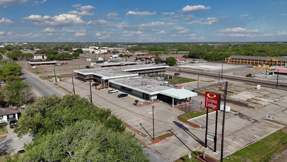 More Photos Of 221 S US Highway 77 Byp, Kingsville Hotel For Sale