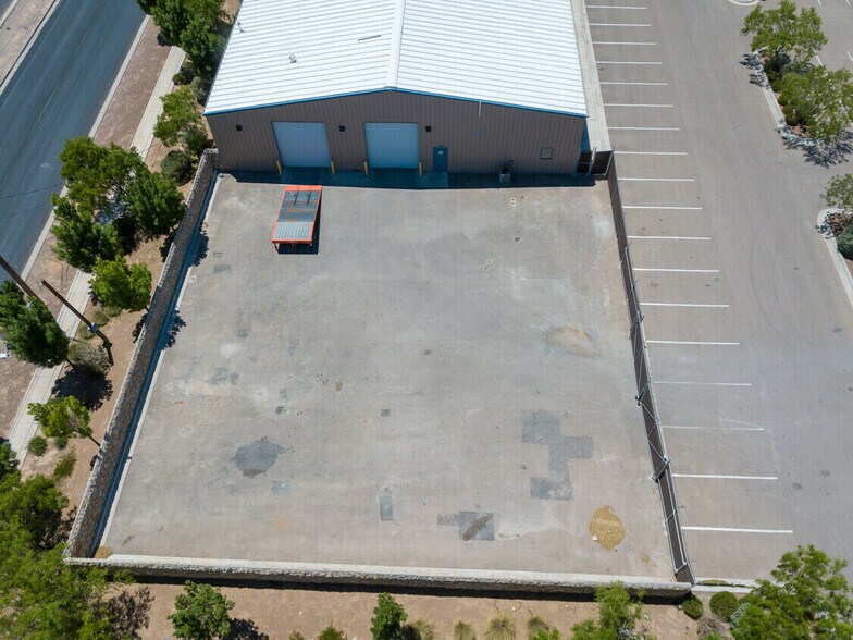 More Photos Of 10481 Railroad Dr, El Paso Warehouse For Lease