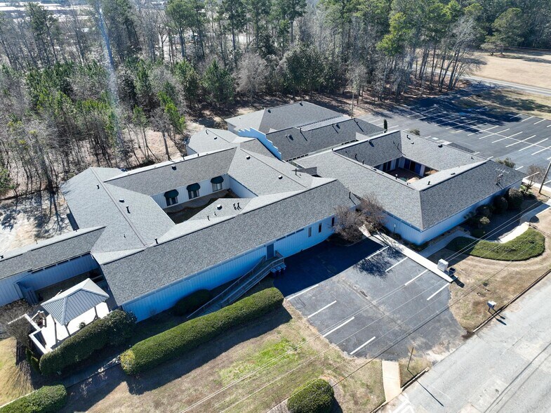 More Photos Of 1016 Everee Inn Rd, Griffin Business Park For Sale