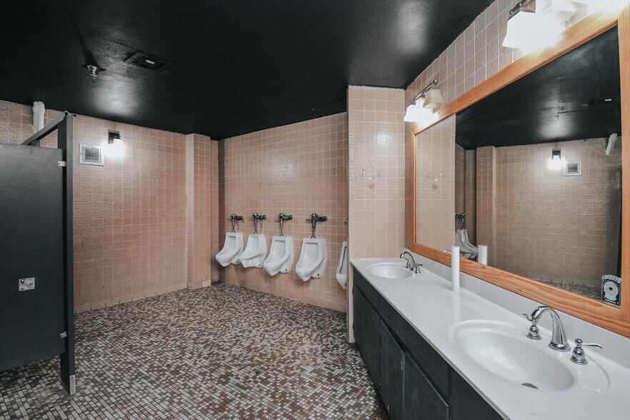 More Photos Of 4106 Houston Hwy, Victoria General Retail For Sale