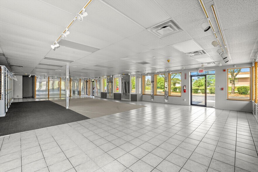 More Photos Of 8650 W 159th St, Orland Park Storefront Retail Office For Lease