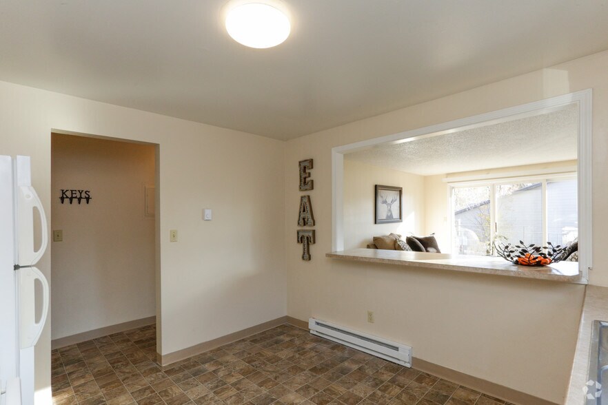 More Photos Of 1118 Oakland St, Cheney Apartments For Sale