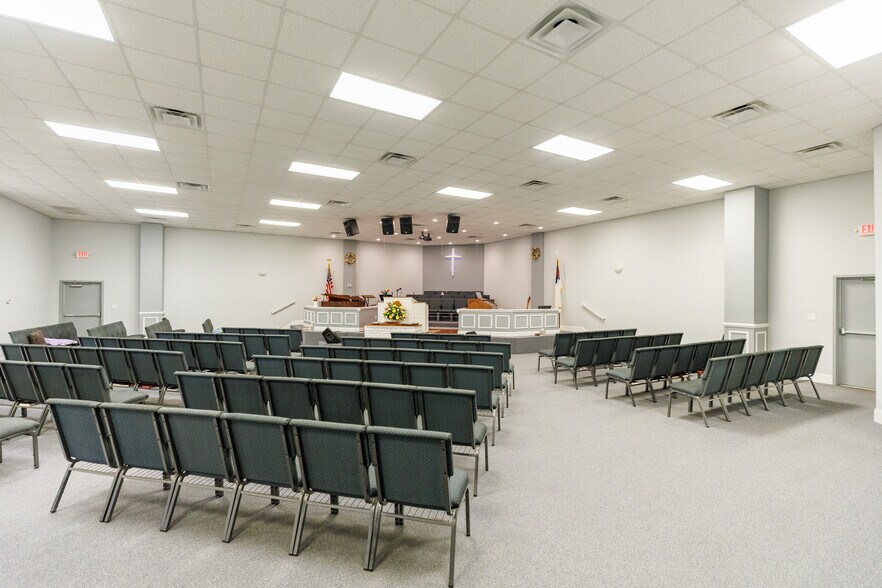 More Photos Of 37 E Main St, Lakeland Flex For Sale