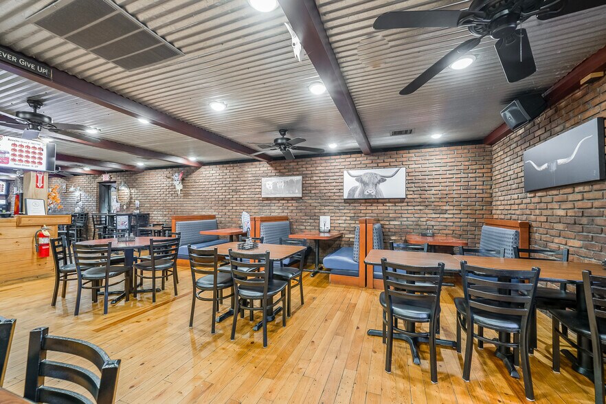 More Photos Of 617 S Washington St, New Paris Bar For Sale