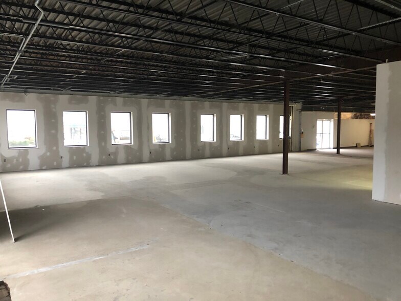 More Photos Of 6601 MacCorkle Ave SE, Charleston Flex For Lease