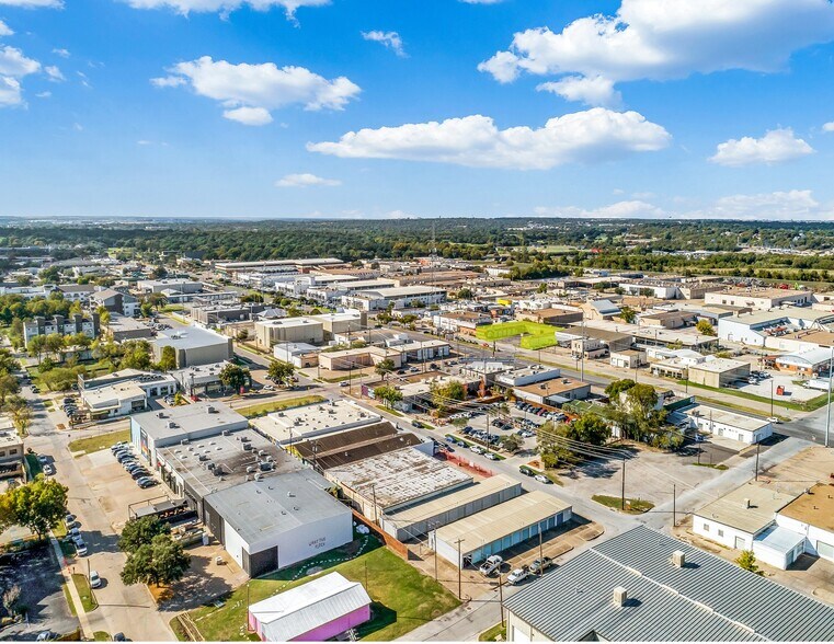 More Photos Of 2700 White Settlement Rd, Fort Worth Showroom For Lease