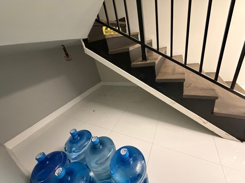 More Photos Of 6401 E Rogers Cir, Boca Raton Light Distribution For Lease