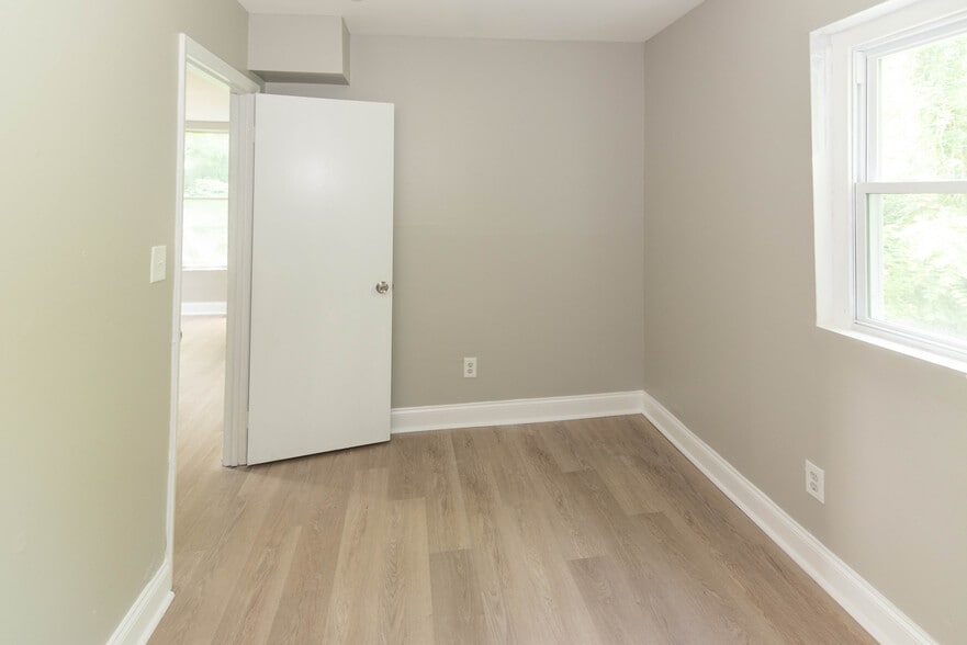 More Photos Of 332 S Franklintown Rd, Baltimore Apartments For Sale