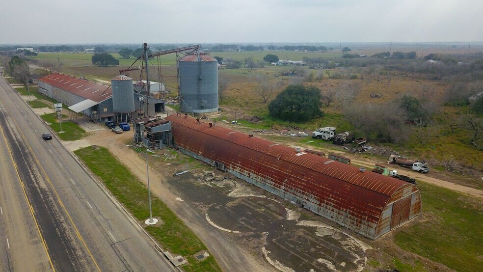 More Photos Of 610 E End St, Goliad General Retail For Sale