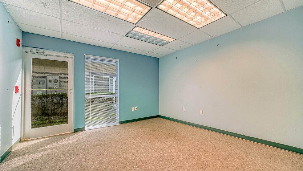 More Photos Of 7316-7320 Delainey Ct E, Sarasota Office Residential For Sale