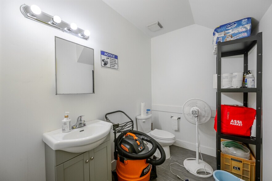 More Photos Of 8207 Swenson Way S, Delta Warehouse For Sale