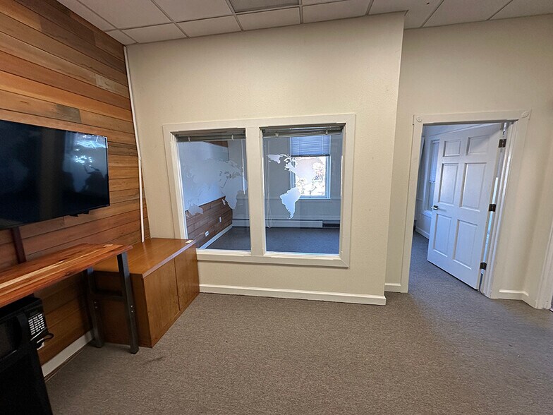 More Photos Of 1245 Pearl St, Boulder Storefront Retail Office For Lease