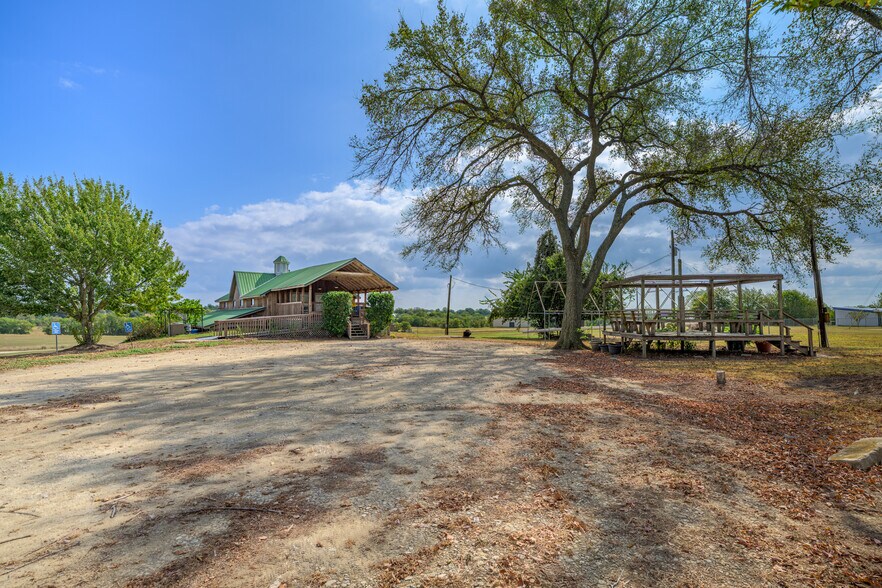 More Photos Of 1441 Salem Rd, Brenham Specialty For Sale