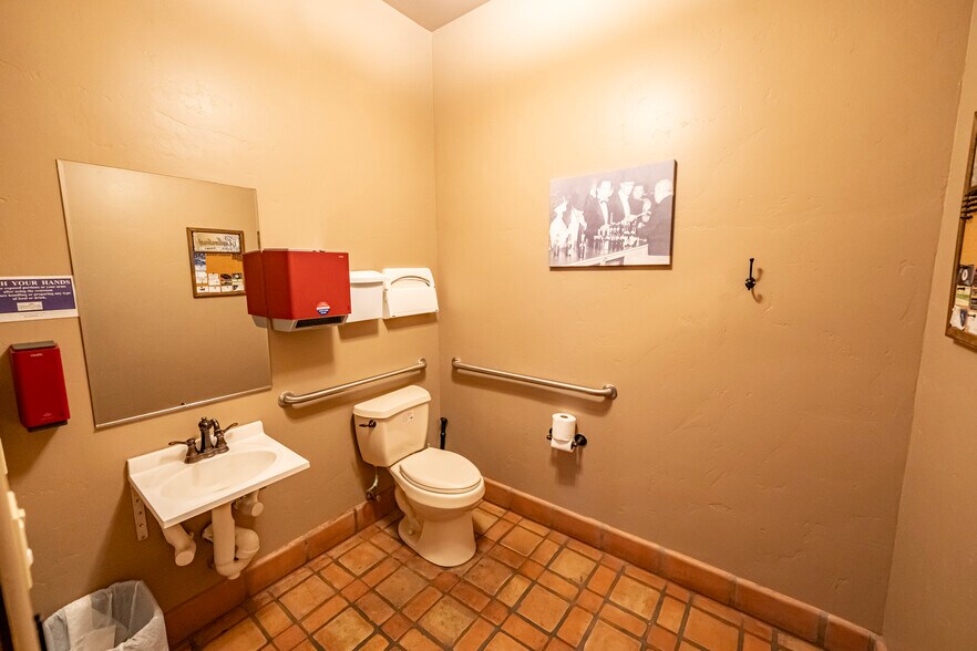 More Photos Of 3015 Hualapai Mountain Rd, Kingman Office For Sale